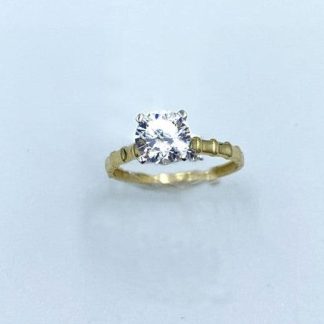Two-tone solitaire ring