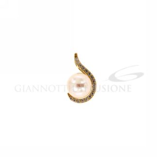 Pearl and Yellow Gold Pendant