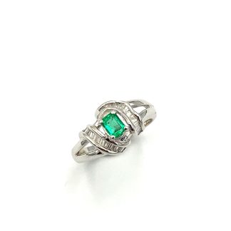 White Gold Ring With Emerald