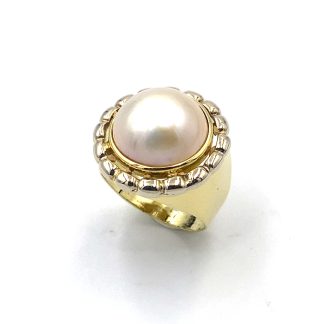 Ring with Mabè Pearl